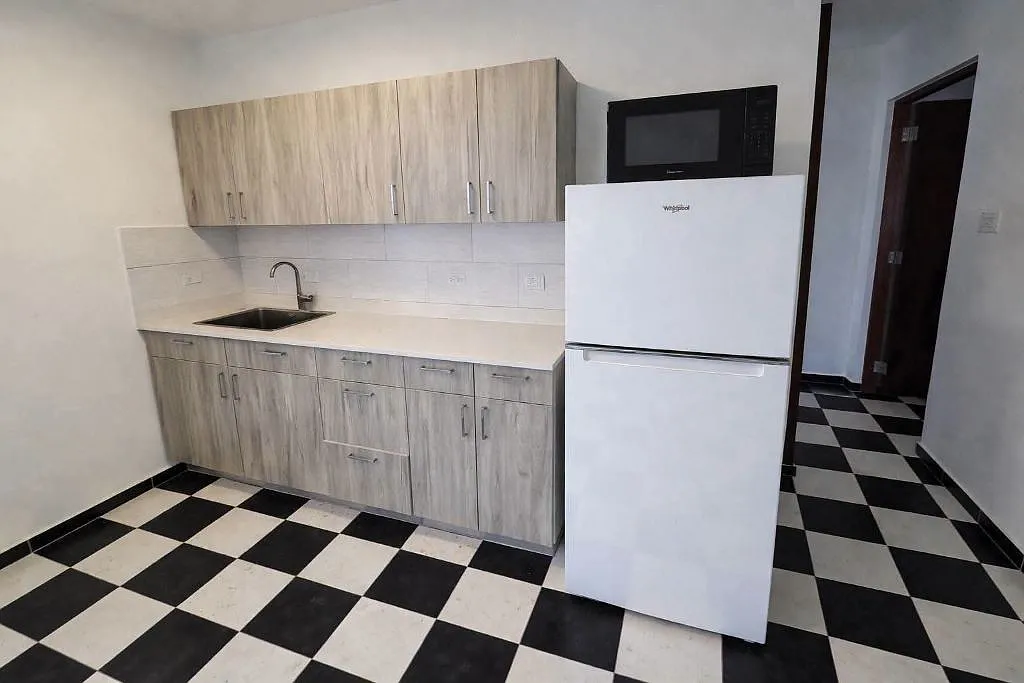 2 bed, 1.0 bath, 1000 sqft, $1,600 — Photo 2