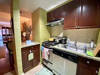 Rented by R New York