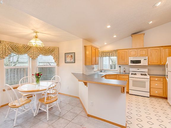 5th image of 12956 SE La Cresta Dr