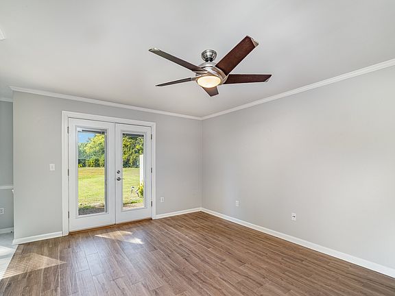 5th image of 157 Westfield Dr
