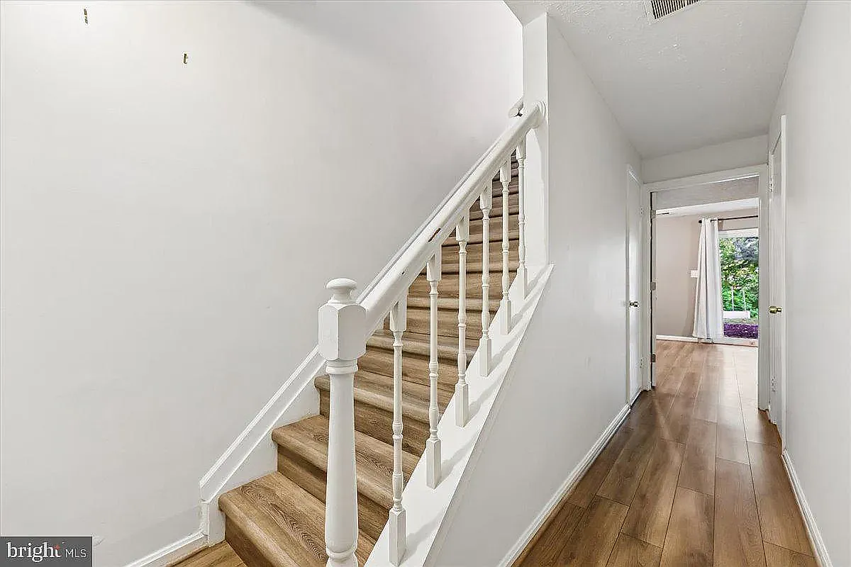 3 bed, 1335 sqft, $2,600 — Photo 3