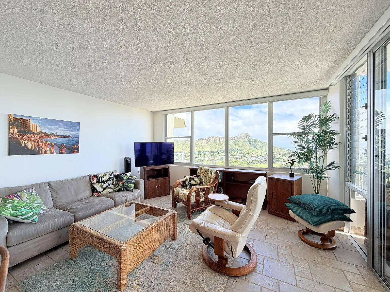 2 bed, 892 sqft, $4,700 — Photo 2