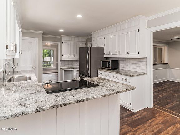 5th image of 205 Cherrywood Dr