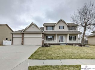 1009 Clearwater Dr, Papillion, NE 68046
