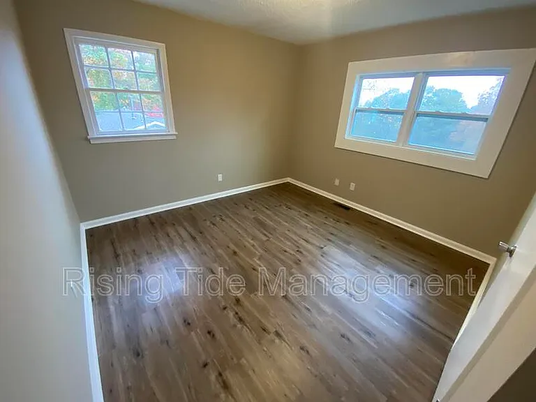 405 Lance Ln — Photo 6