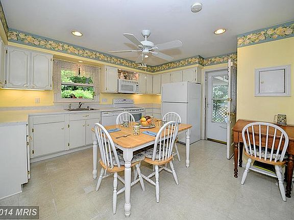 3rd image of 4622 Tara Dr