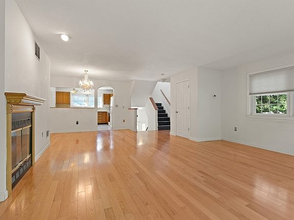 4th image of 1 Indian Hill Ln #101