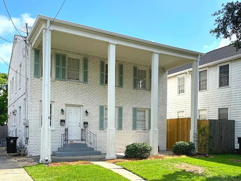 3 bed, 1300 sqft, $1,900 — Photo 1