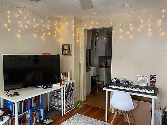 3rd image of 2643 N Marshfield Ave APT 1F