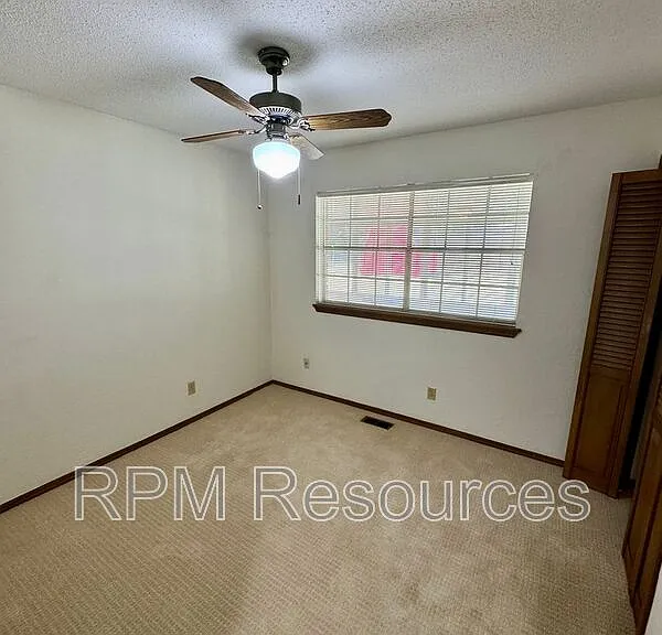 405 Walnut Ave — Photo 11