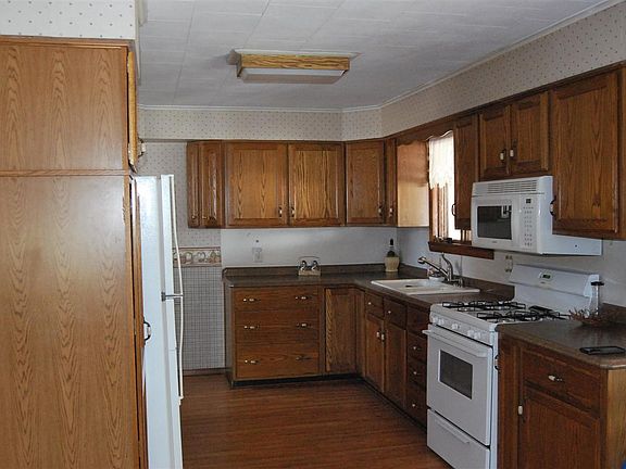 It is both beautiful and practical. Large pantry and appliances stay