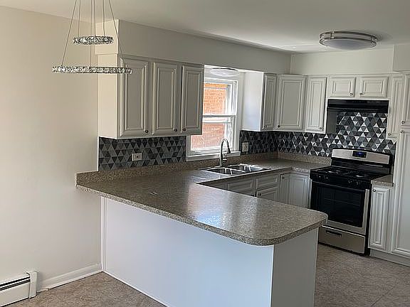 5th image of 443 Oglesby Ave