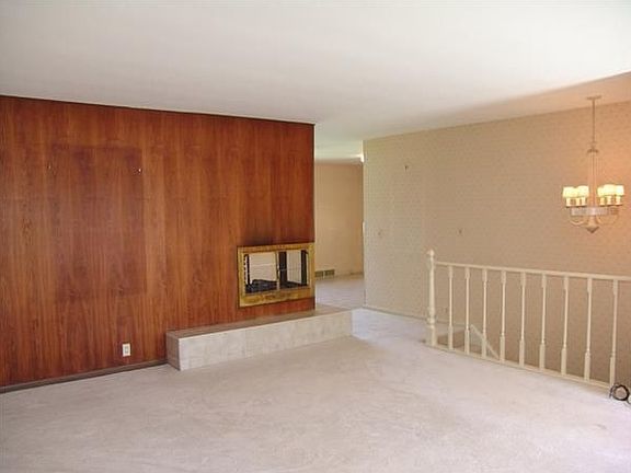 4th image of 2075 Browning Ave