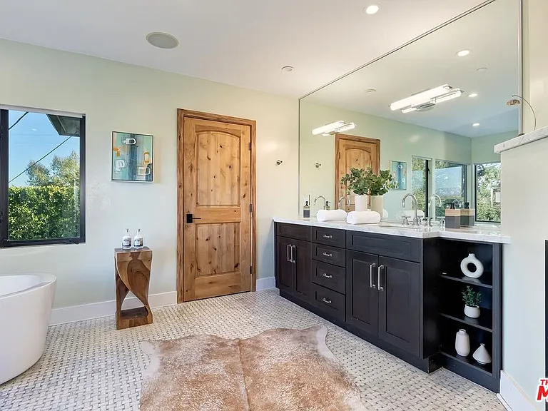 2841 Montcalm Ave — Photo 25