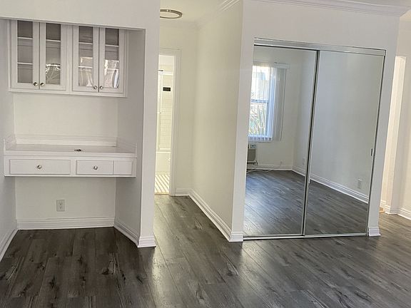 3rd image of 588 N Kingsley Dr #1/2