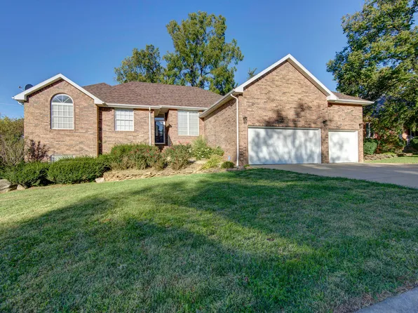 3213 S Woodstock Avenue, Springfield, MO 65809