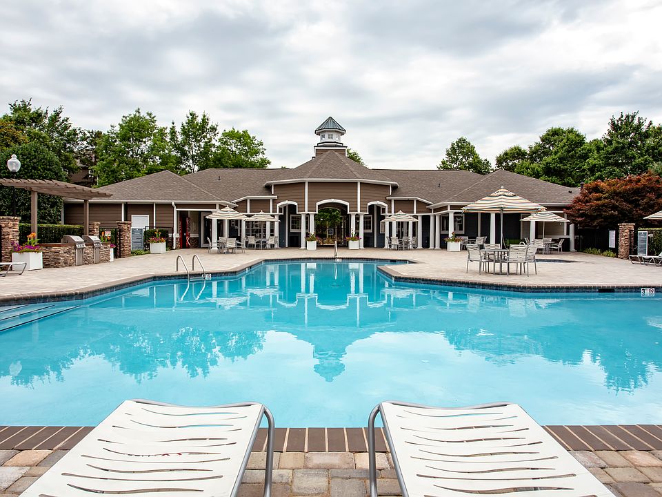Resort-Style Pool & Sundeck