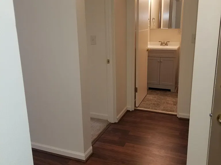 400 W Roy St #202 — Photo 13