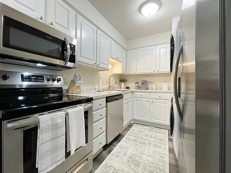 Eastbrook & Village Green Apartments — Photo 7