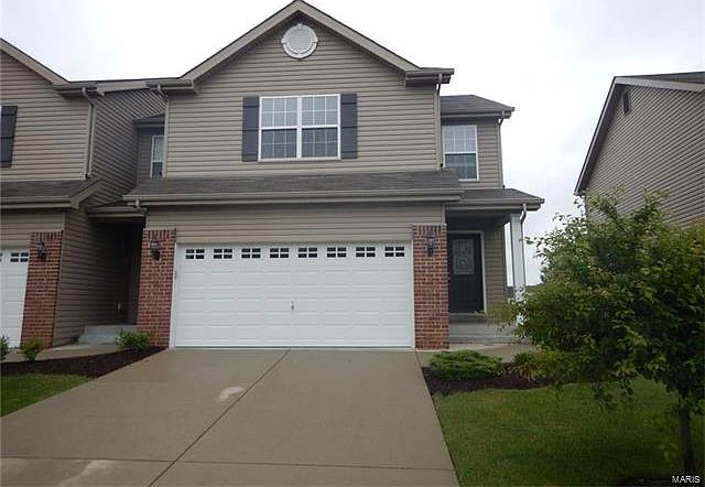 1st image of 823 Foxgrove Dr
