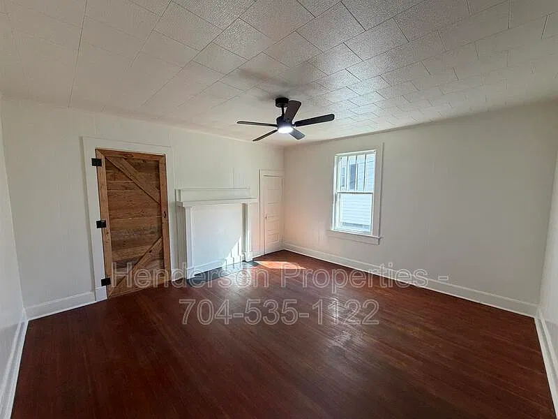 Studio, $1,000 — Photo 3
