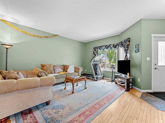 4th image of 4103 E 49th Ave