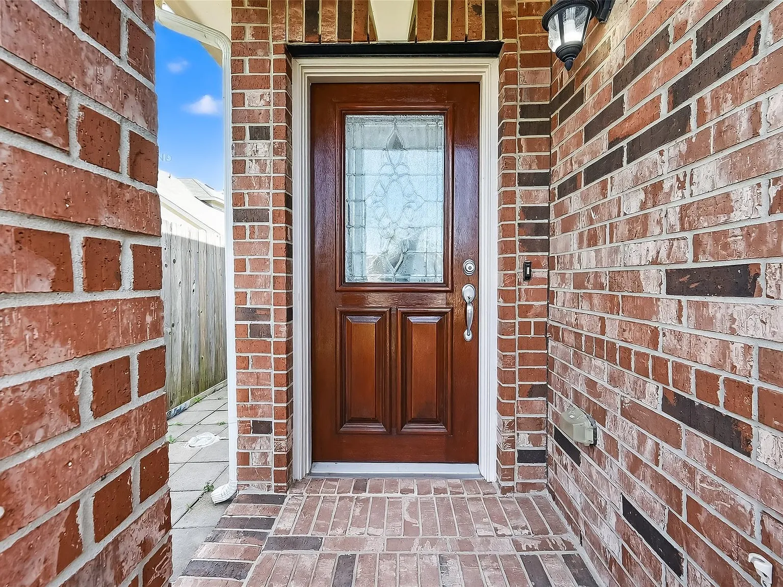 3 bed, 2.0 bath, 1694 sqft, $2,100 — Photo 3