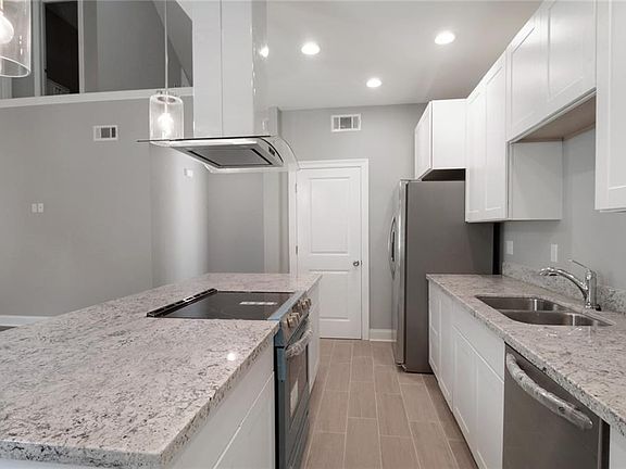 5th image of 859 Dandelion Dr