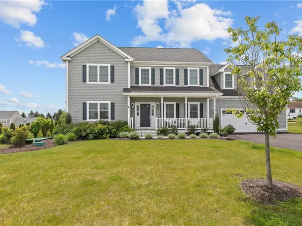 142 Ferreira Ave, Portsmouth, RI 02871