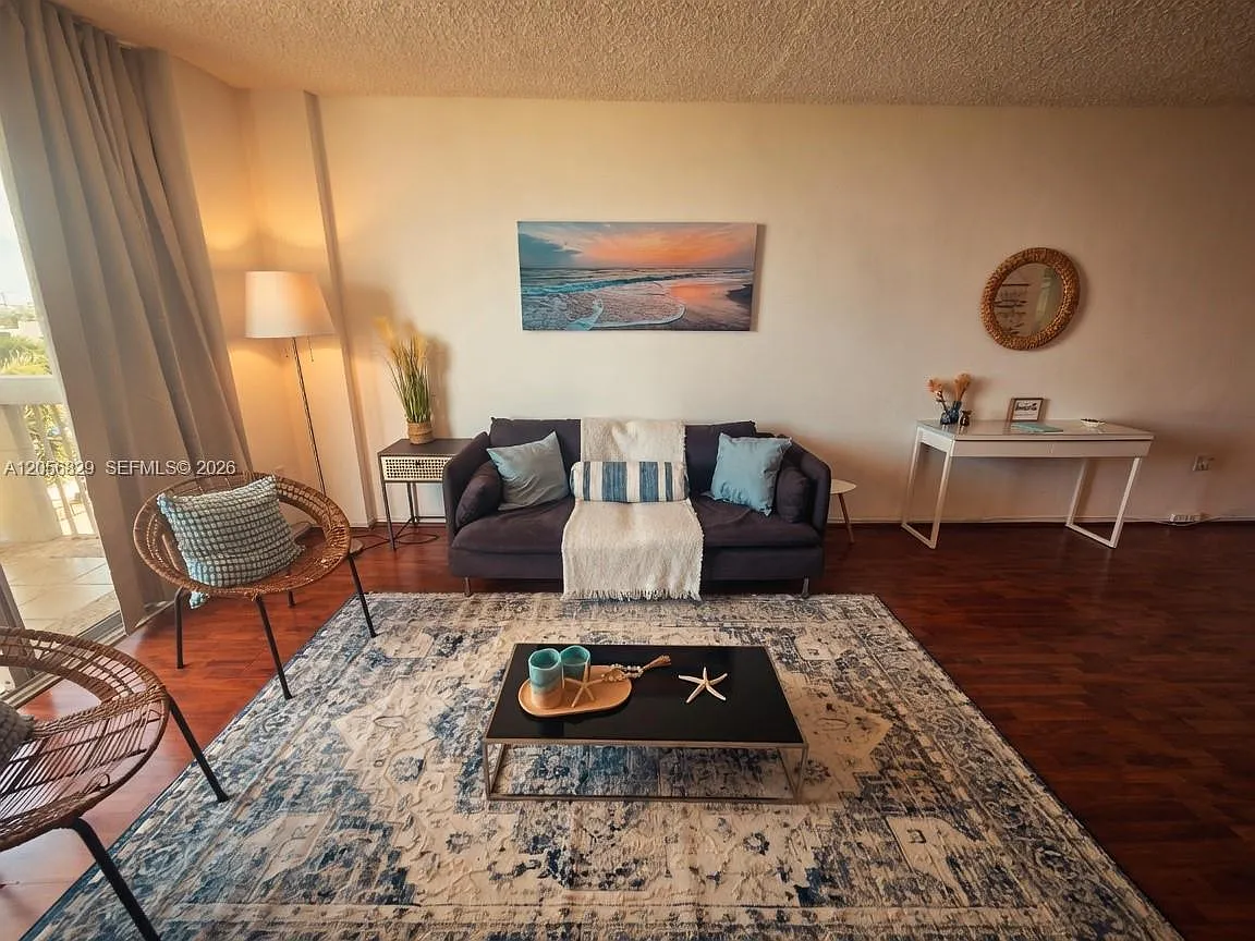 South Bay Club Condo — Photo 2