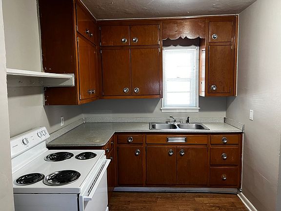 2nd image of 997 Marion St