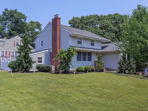 4th image of 10 Cedar Dr