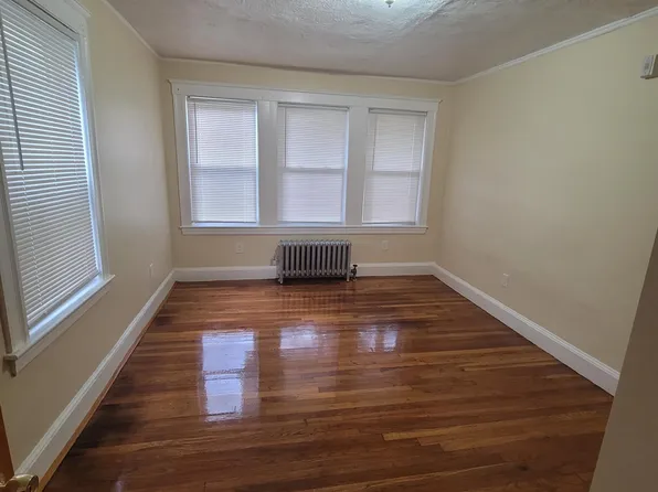 742 River St APT 6, Hyde Park, MA 02136