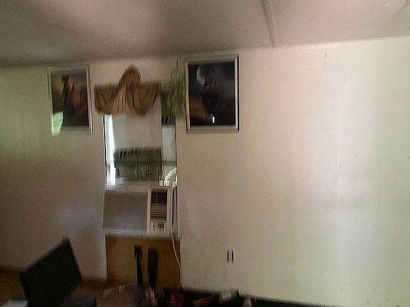 5th image of 260 Hedge Dr