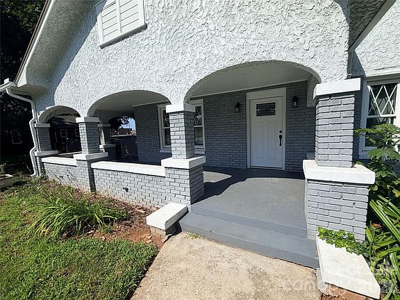 4th image of 2709 N Main Ave