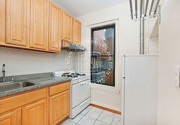 5th image of 4 Orchard St #D4