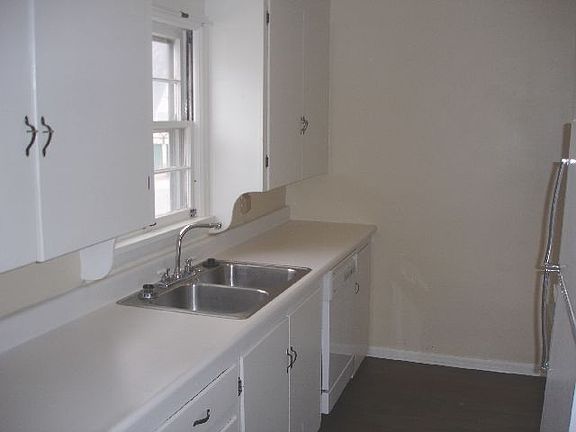 3rd image of 1004 Princeton Ave