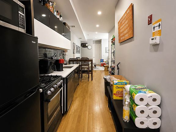 2nd image of 241 Jefferson Ave #2L