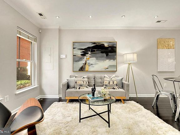 2nd image of 924 4th St SE