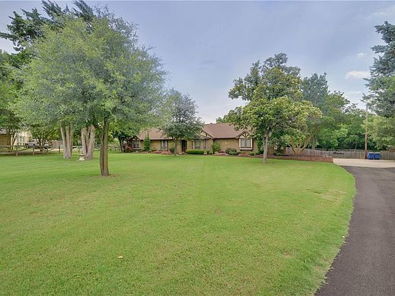 4th image of 204 Willow Creek Ct