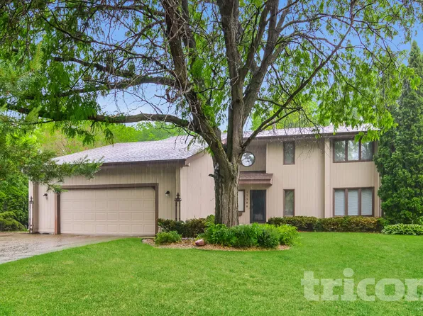 15588 Canyon Rdg, Eden Prairie, MN 55347