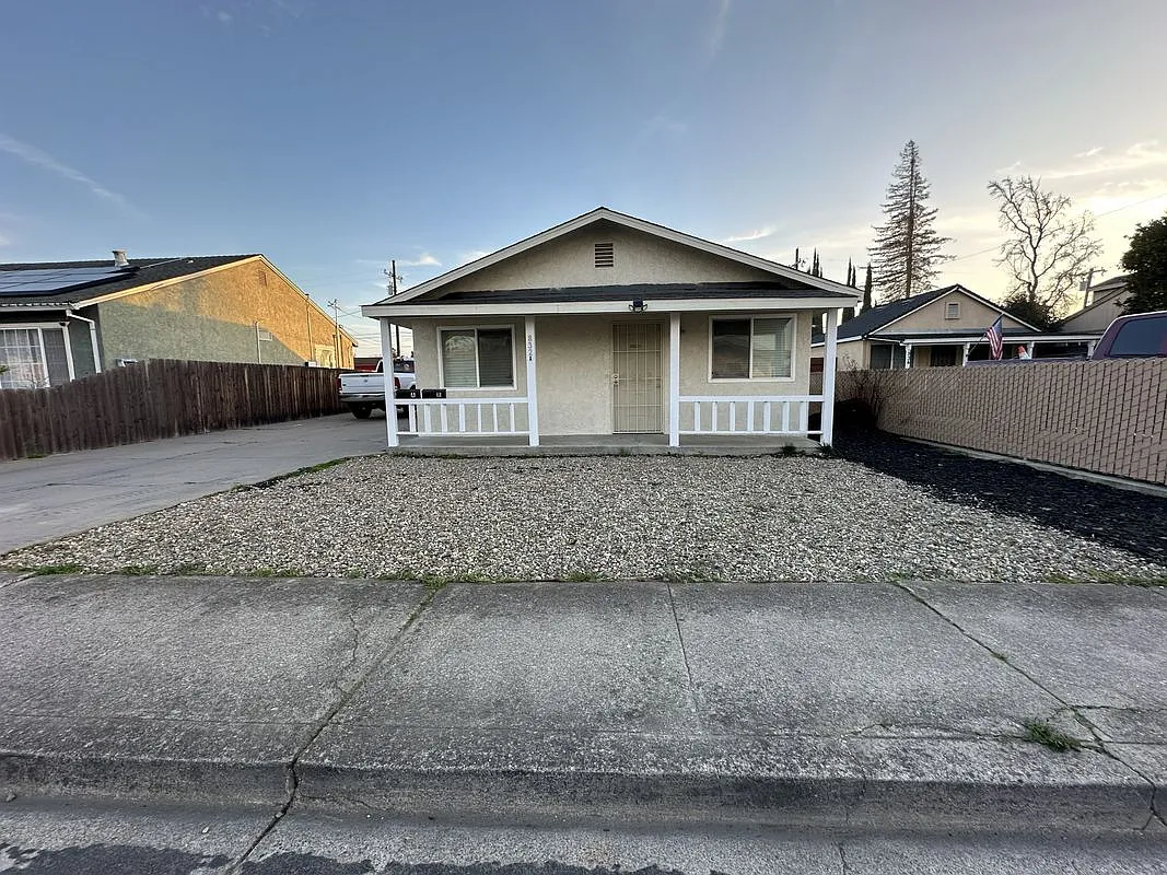 Building Photo - 832 Marion St #A