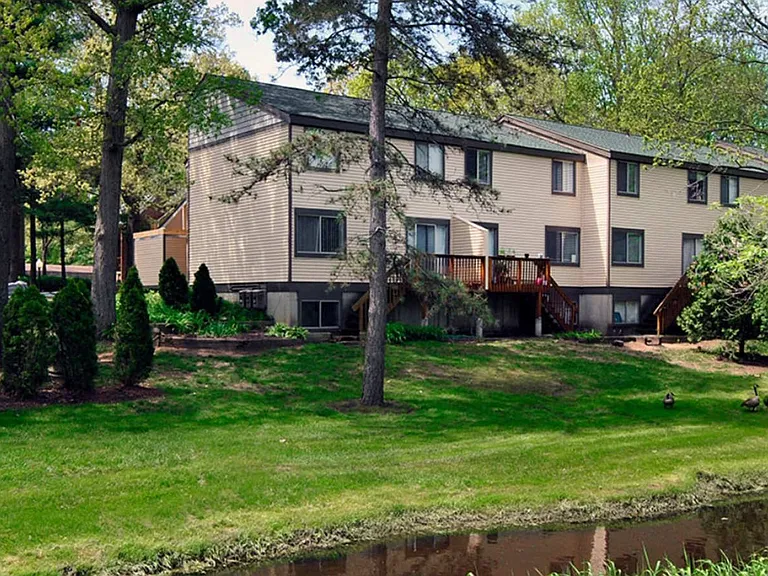 Foote Hills Apartments - Grand Rapids, MI — Photo 34