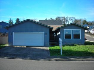 2210 NW Jeffery St, Roseburg, OR 97471