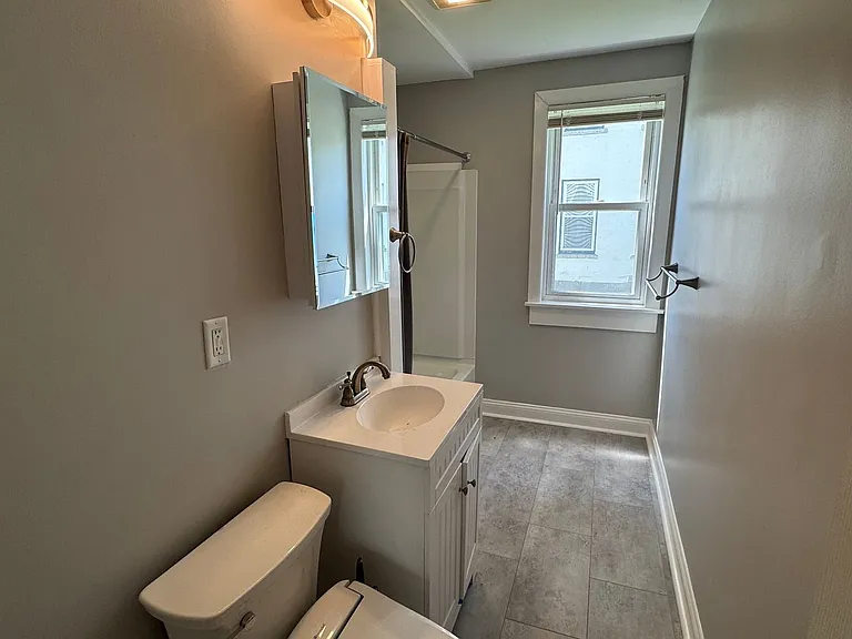 141 Laurel St — Photo 9
