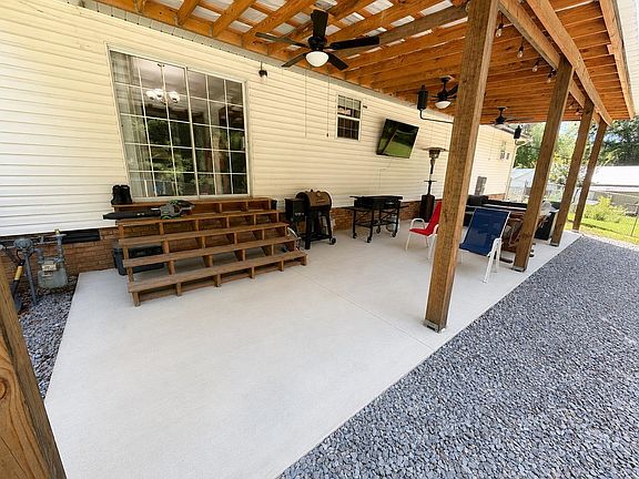 5th image of 230 Courtyard Rd
