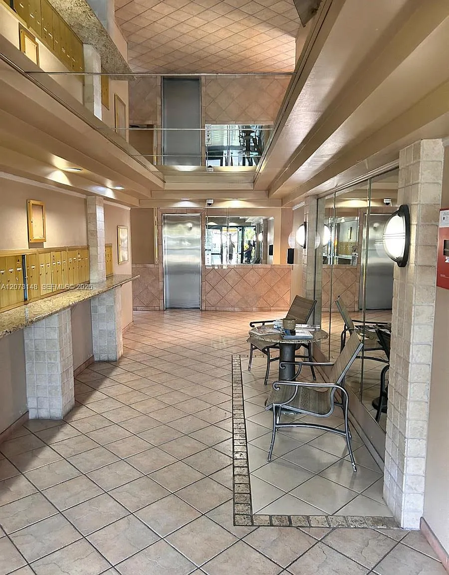 Emerald Hills C C Apts Co — Photo 2