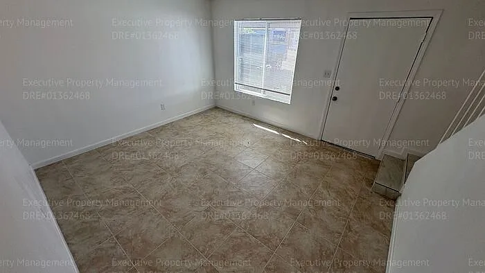 2909 S Chester Ave #16 — Photo 5