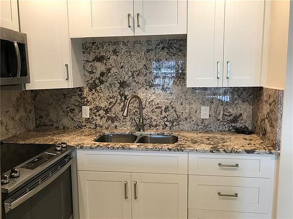 3rd image of 118 Oakridge I #118