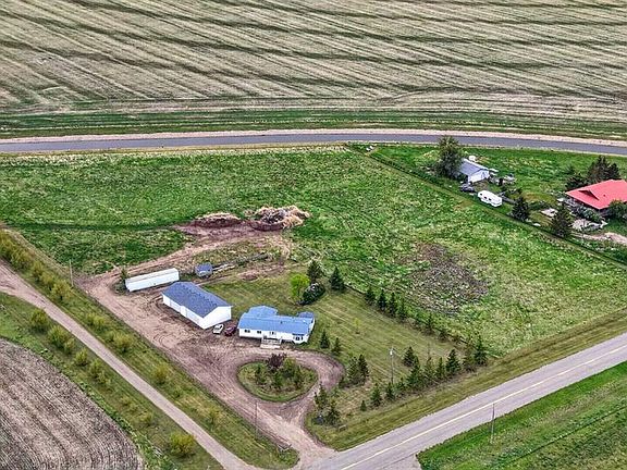 2nd image of 242041 NE Township Road 262